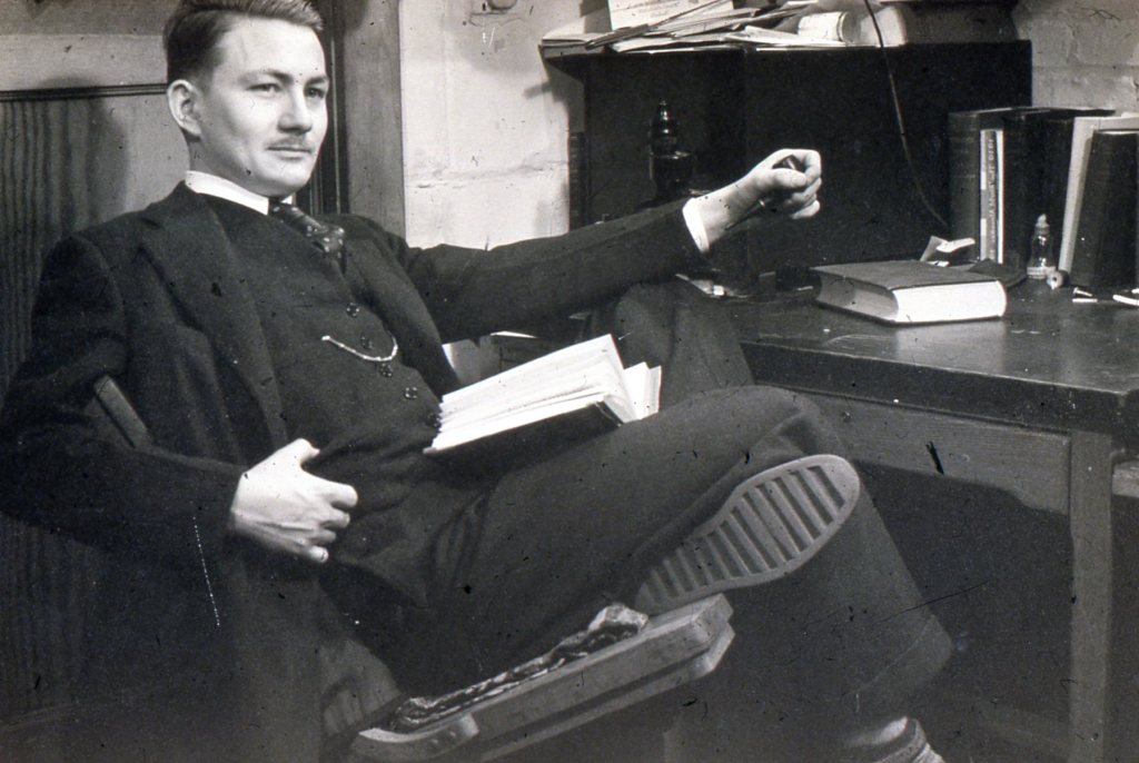 This image has an empty alt attribute; its file name is 13-jack-calhoun-teaching-at-northwestern-2.jpg